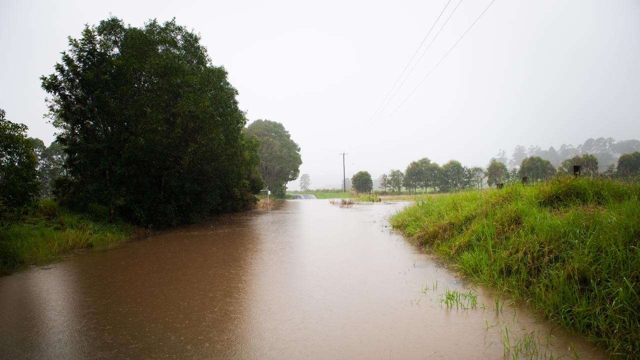 Authorities are urging people to reconsider travelling during the wet weather. Photo: NCA NewsWire/ Elise Derwin