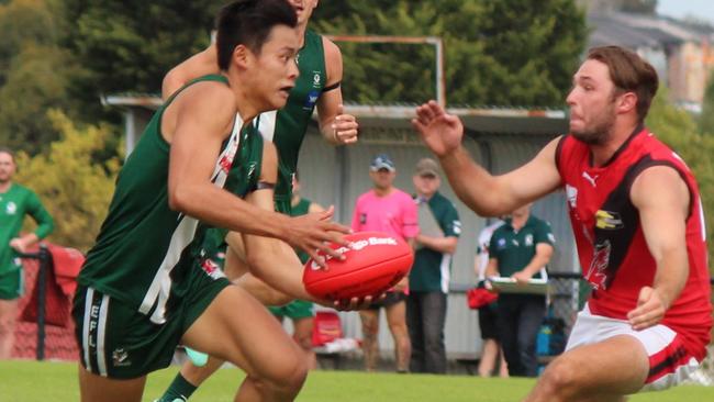 Lincoln Wong on the go for Wantirna South. Picture: Adrian Waller