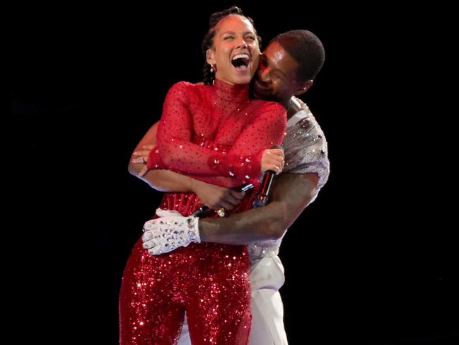 LAS VEGAS, NEVADA - FEBRUARY 11: (L-R) Alicia Keys and Usher perform onstage during the Apple Music Super Bowl LVIII Halftime Show at Allegiant Stadium on February 11, 2024 in Las Vegas, Nevada. (Photo by Ethan Miller/Getty Images)