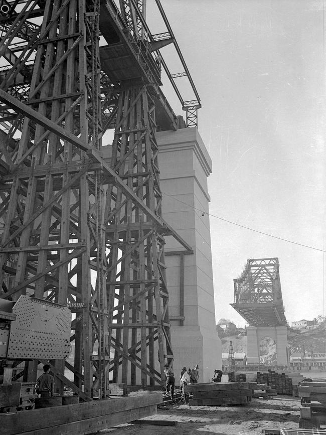 The Story Bridge under construction in 1938