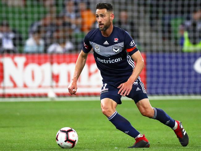 Carl Valeri of the Victory controls the ball during the Round 4 A-League match between Melbourne Victory and the Central Coast Mariners at AAMI Park in Melbourne, Sunday, November 11, 2018. (AAP Image/George Salpigtidis) NO ARCHIVING, EDITORIAL USE ONLY