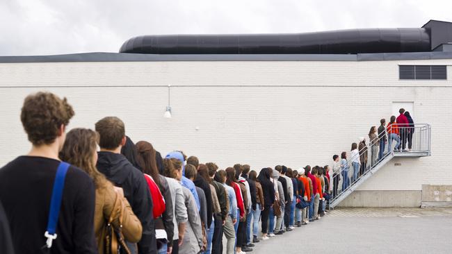 RendezView. Large group of people waiting in line. Queue. (Pic: iStock)