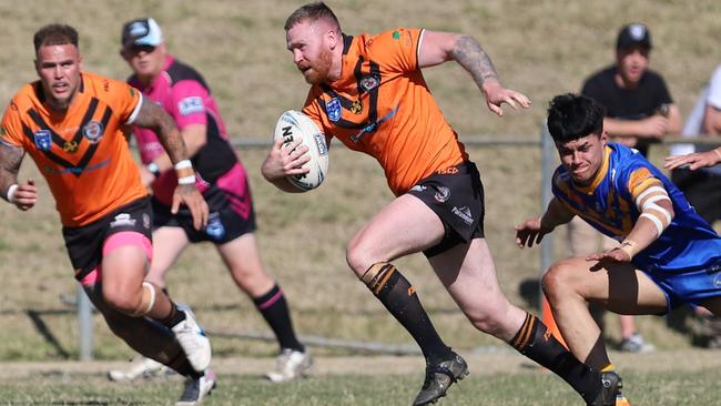 Winger Bradley Dawson breaks clear for The Oaks Tigers. Picture: Steve Montgomery