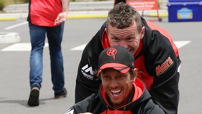 Billy cart fun ... Siddle pushes Melbourne Renegades teammate James Pattinson. Picture: Wayne Ludbey