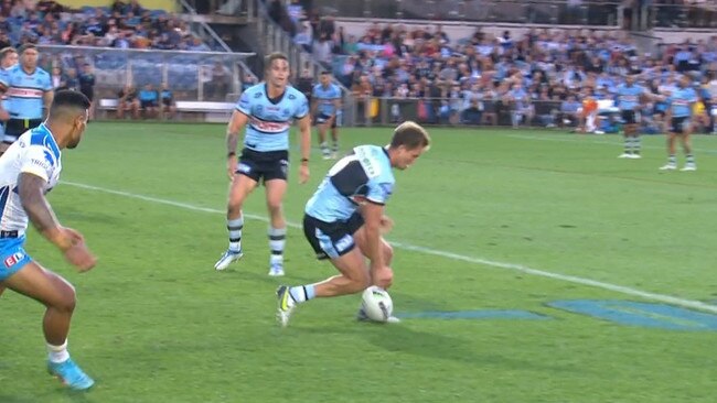 Matt Moylan dropped the ball facing backwards. Photo: Fox League.