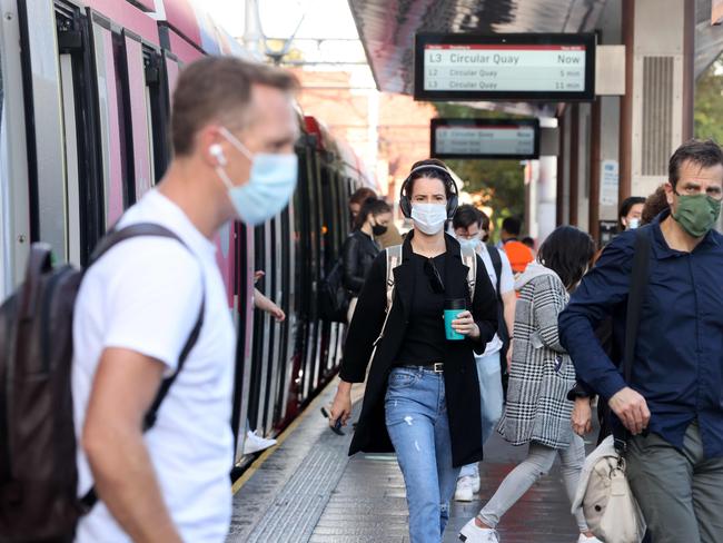 Public transport users donned mask in Sydney when it once again became compulsory due to a Covid outbreak. Picture: NCA NewsWire / Damian Shaw