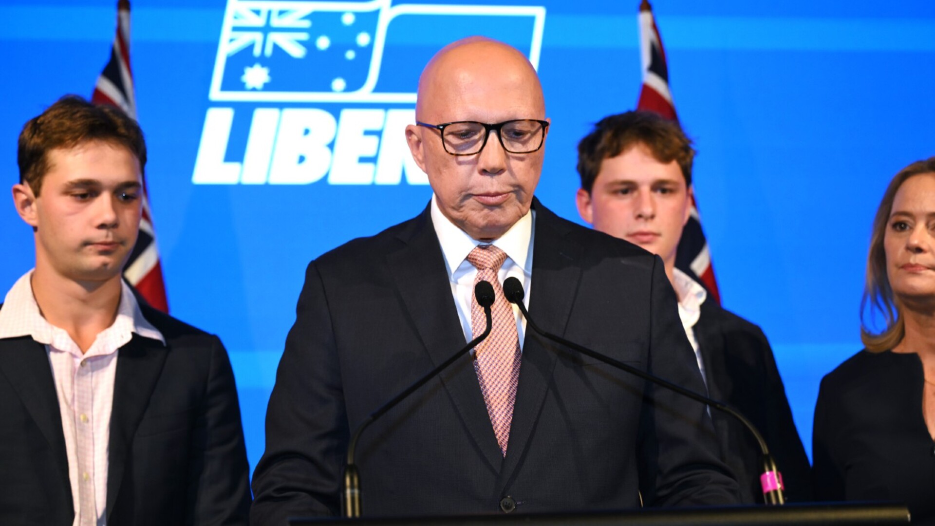Liberals suffer a crushing defeat in the federal election as Peter Dutton loses own seat