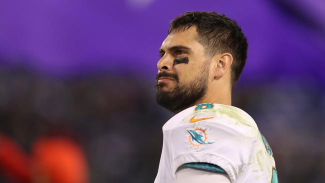 Ravens lose Flacco, beat Dolphins, 40-0, behind defense