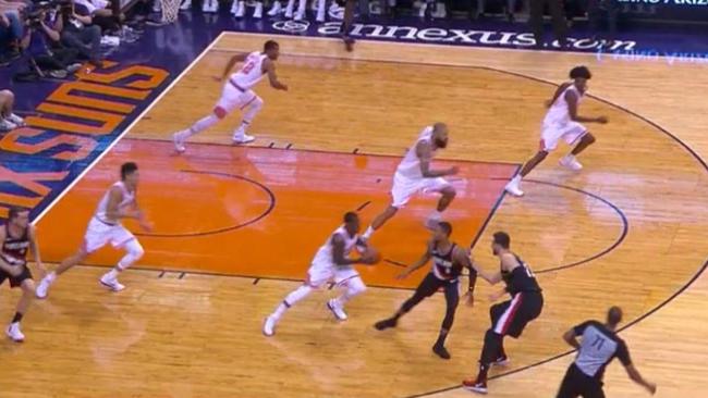 All five Phoenix Suns players ran perfectly in-sync.