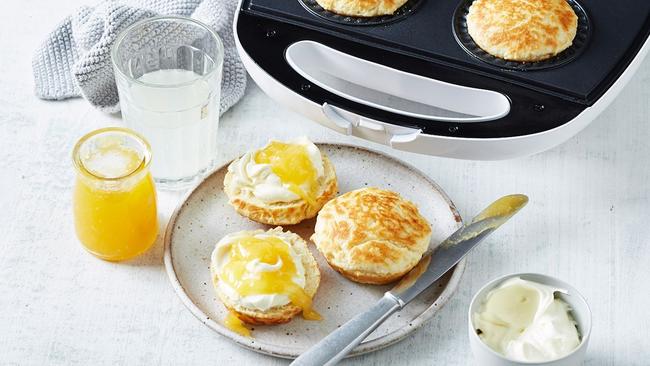 4-ingredient pie maker Solo scones