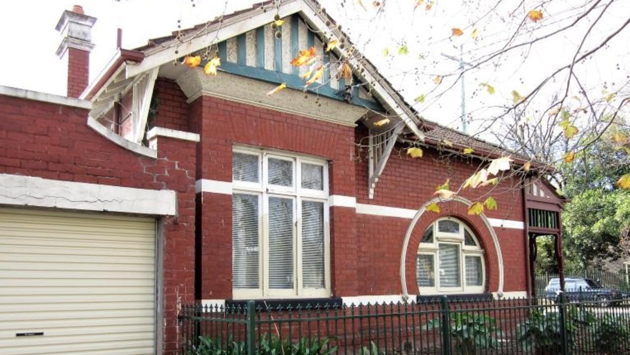 Melburnians could score a cheaper deal if they lease a property in Melbourne’s inner suburbs. No. 21A Chapel St, St Kilda, is available for $449 per week.