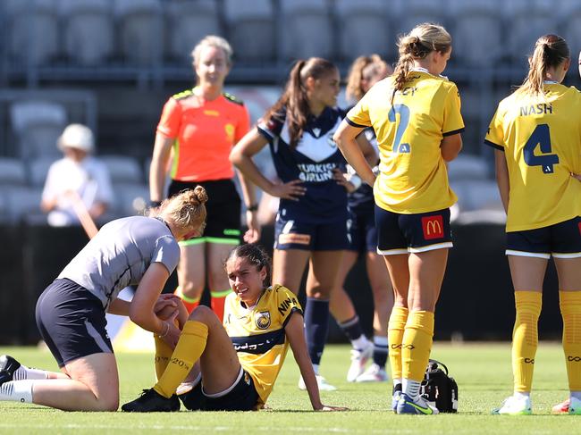 Isabel Gomez of the Mariners gets medical attention during the round four.. Picture: Getty Images