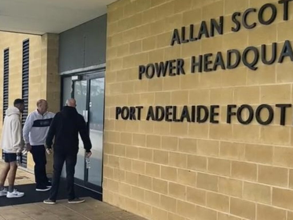 Graham with Ken Hinkley and Chris Davies at Port Adelaide HQ in 2022. Picture: 9News