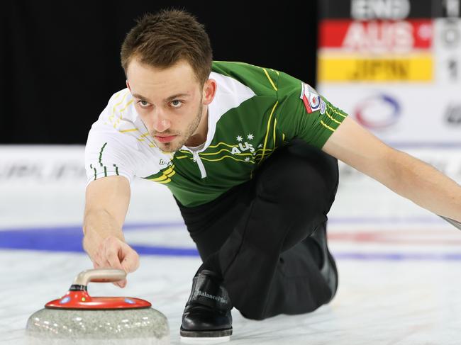 Dean Hewitt curling.