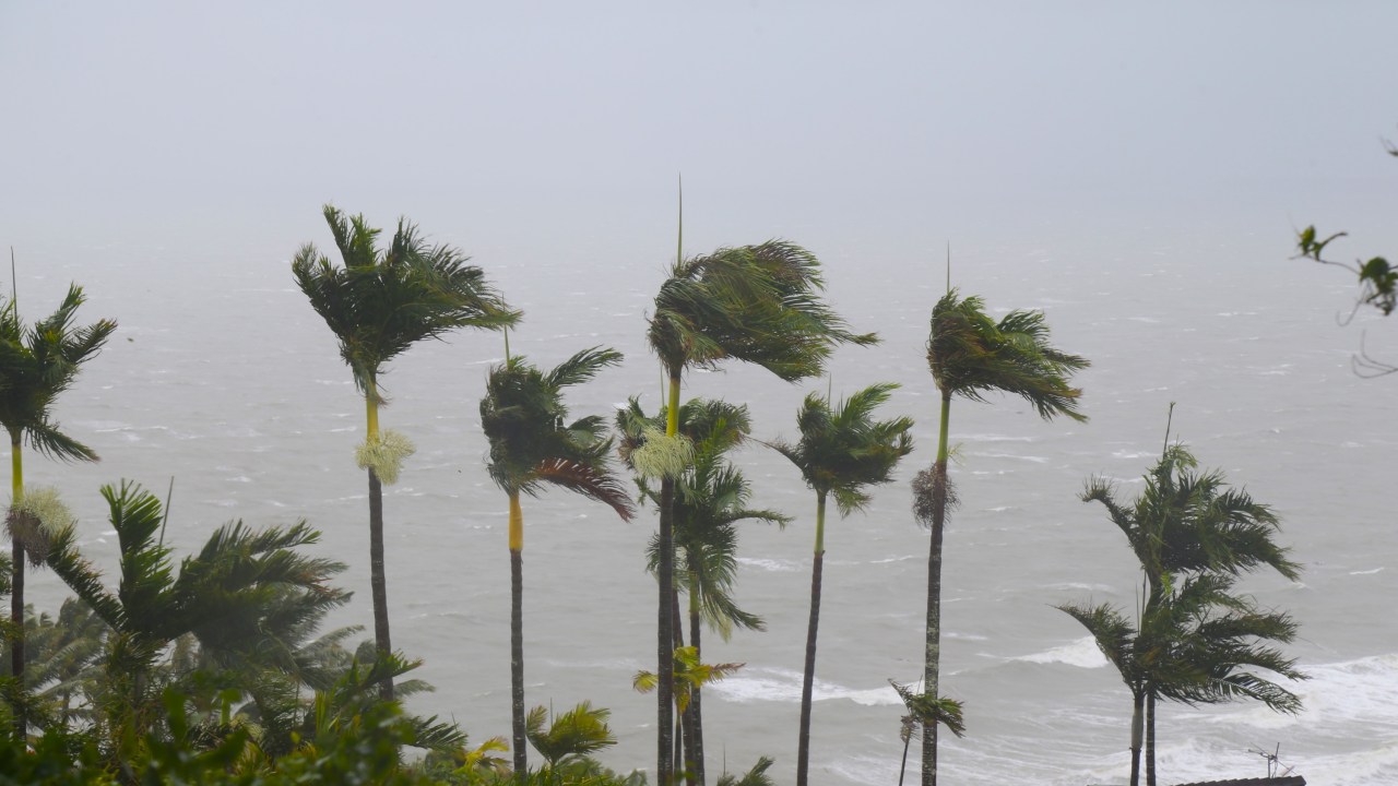 Tropical Cyclone Jasper surges towards far north Queensland coast ...