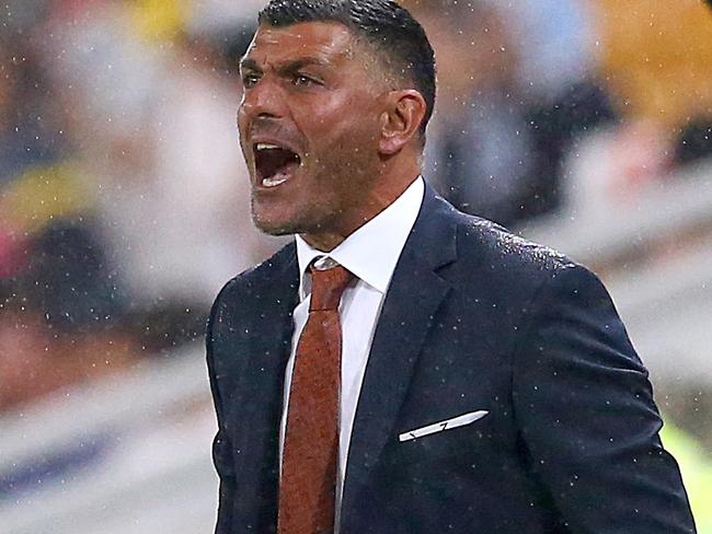 Roar coach John Aloisi yells instructions during the Round 8 A-League match between Brisbane Roar FC and Melbourne Victory at Suncorp Stadium in Brisbane, Friday, December 14, 2018. (AAP Image/Jono Searle) NO ARCHIVING, EDITORIAL USE ONLY