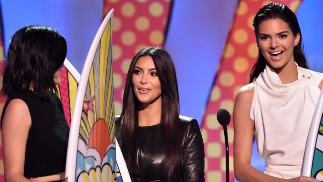 LOS ANGELES, CA - AUGUST 10: (L-R) TV personalities Kylie Jenner, Kim Kardashian, and Kendall Jenner onstage during FOX's 2014 Teen Choice Awards at The Shrine Auditorium on August 10, 2014 in Los Angeles, California. (Photo by Kevin Winter/Getty Images)