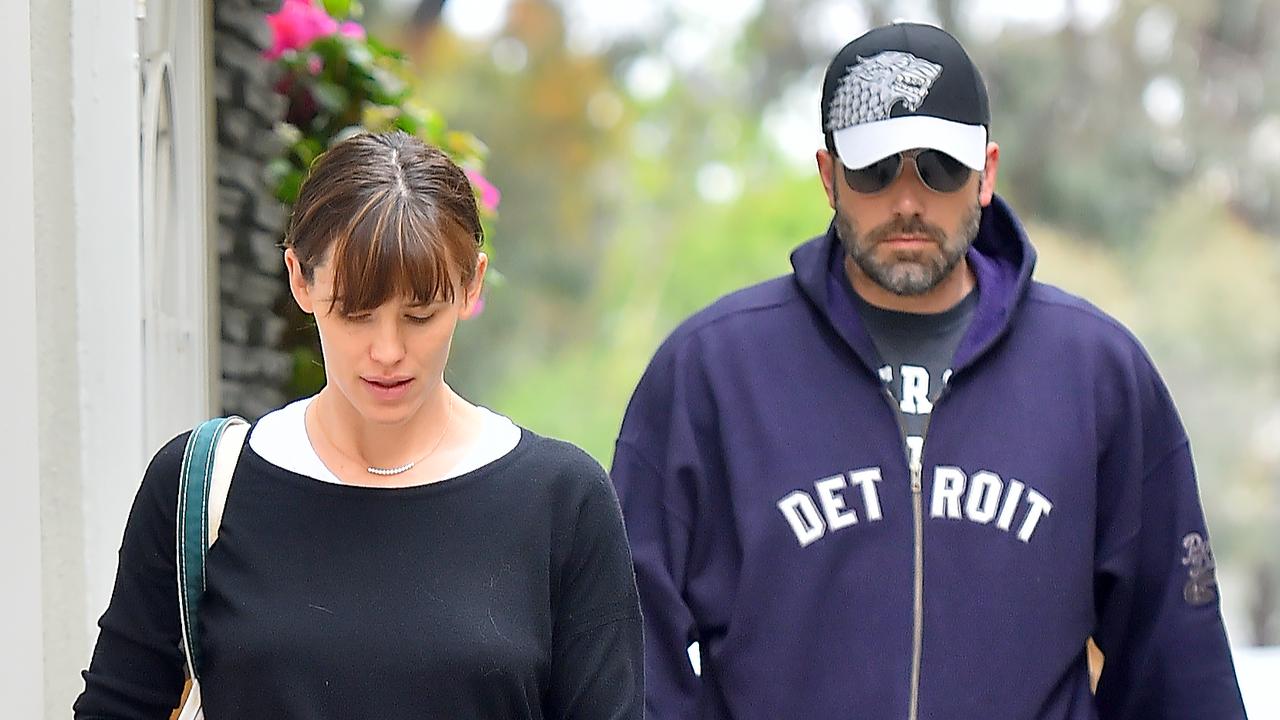 Jennifer Garner and Ben Affleck head to the farmer's market.