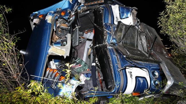 two-trucks-colliding-along-hume-highway-at-mt-annan-cause-12km-delay