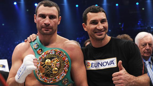 Vitali Klitschko (L) and brother Wladimir Klitschko have called on Russia to back down. AFP PHOTO / PATRIK STOLLARZ