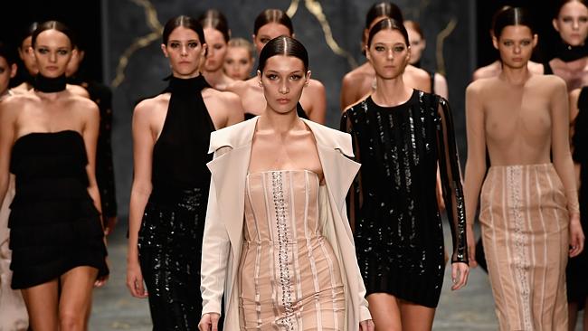 Louis Vuitton Spring 2016 Runway - theFashionSpot