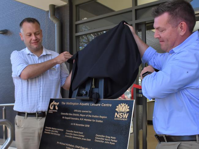 Former Dubbo mayor Ben Shields and Dubbo state Nationals MP Dugald Saunders open the new $8.35 million Wellington pool in 2019. Picture: Dubbo Regional Council