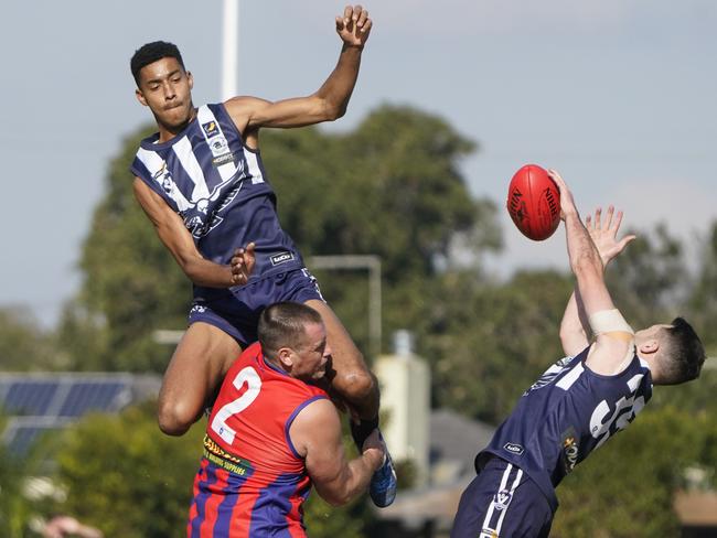 MPFNL: Action from the clash between Edithvale-Aspendale and Rye. Picture: Valeriu Campan