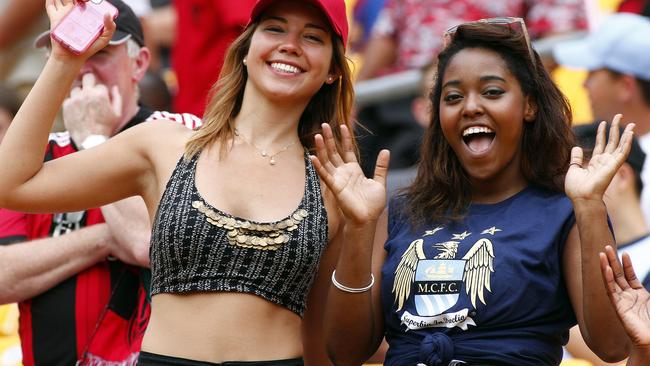 Two fans pose for a photo before the game between AC Milan and Manchester City.