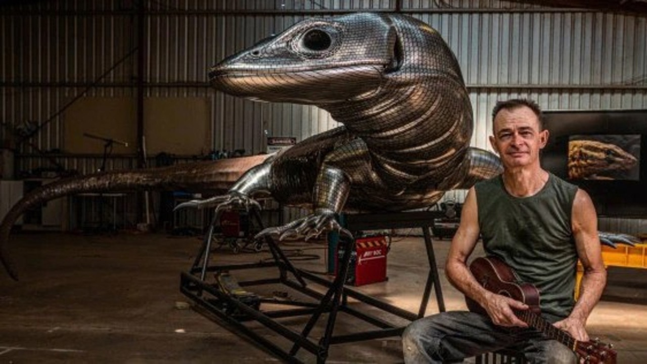 Steve Langton and the almost completed Tennant Creek lizard