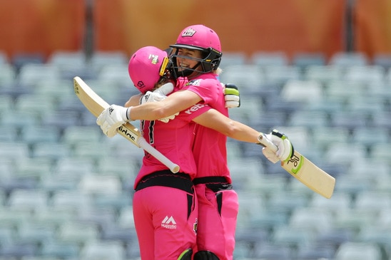 Healy and Perry smash record-breaking WBBL partnership