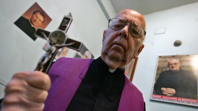 This photo taken on October 10, 2005 shows Don Gabriele Amorth, exorcist in the diocese of Rome and the president of honour of the Association of Exorcists. Amorth has died aged 91, Italian media said on September 18, 2016 / AFP PHOTO / GIULIO NAPOLITANO