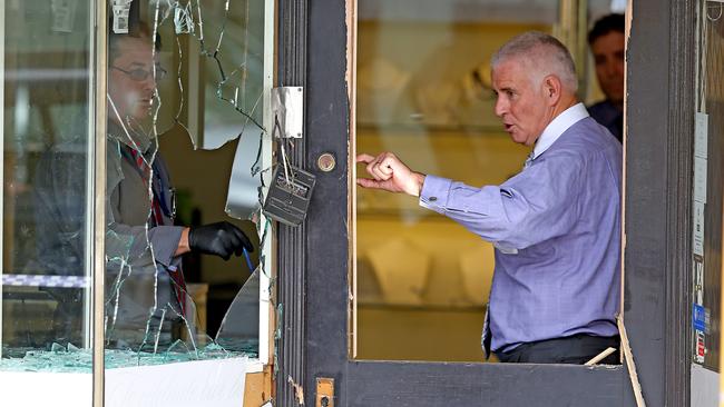 Police collect evidence from scene of a robbery at Holloway Diamonds, Camberwell. Picture: Tim Carrafa