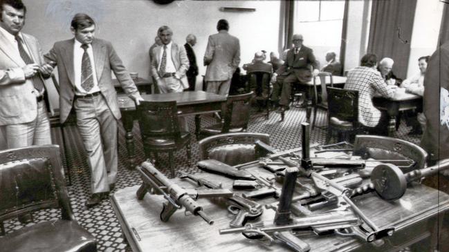 Detectives inside the Victoria Club display weapons similar to those used during the Great Bookie Robbery in the hope of identifying the culprits. Picture: HWT Library