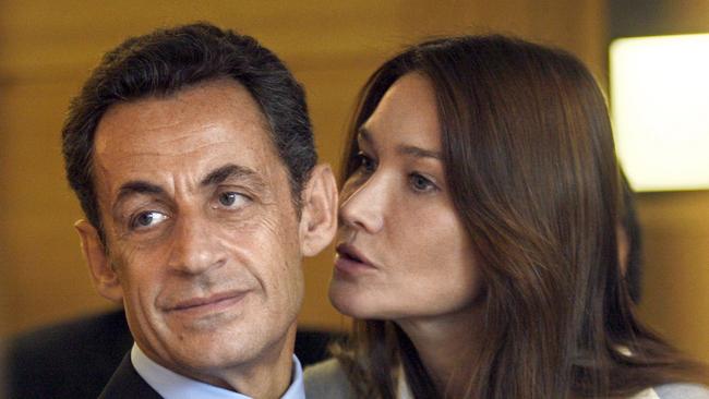 French President Nicolas Sarkozy and his wife Carla Bruni-Sarkozy listen to hospital staff as they visit the Paoli-Calmettes Institute in Marseille, 02/11/2009 where he announced nearly 750 million euros of new spending for the new Cancer Plan (2009-2013).