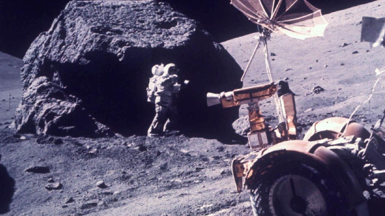 US astronaut Harrison Schmitt works beside a huge rock during the Apollo 17 emission to the moon.