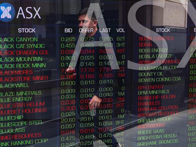 SYDNEY, AUSTRALIA - NewsWire Photos - APRIL 18 2023 - A general view of people walking past the ASX in Central Sydney. Picture NCA NewsWire / Gaye Gerard