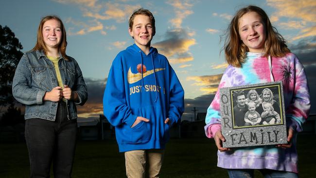 Max, Danelle and Amelia Van Vliet remember their late father, Euan Comrie. Picture: Ian Currie. Picture: Ian Currie