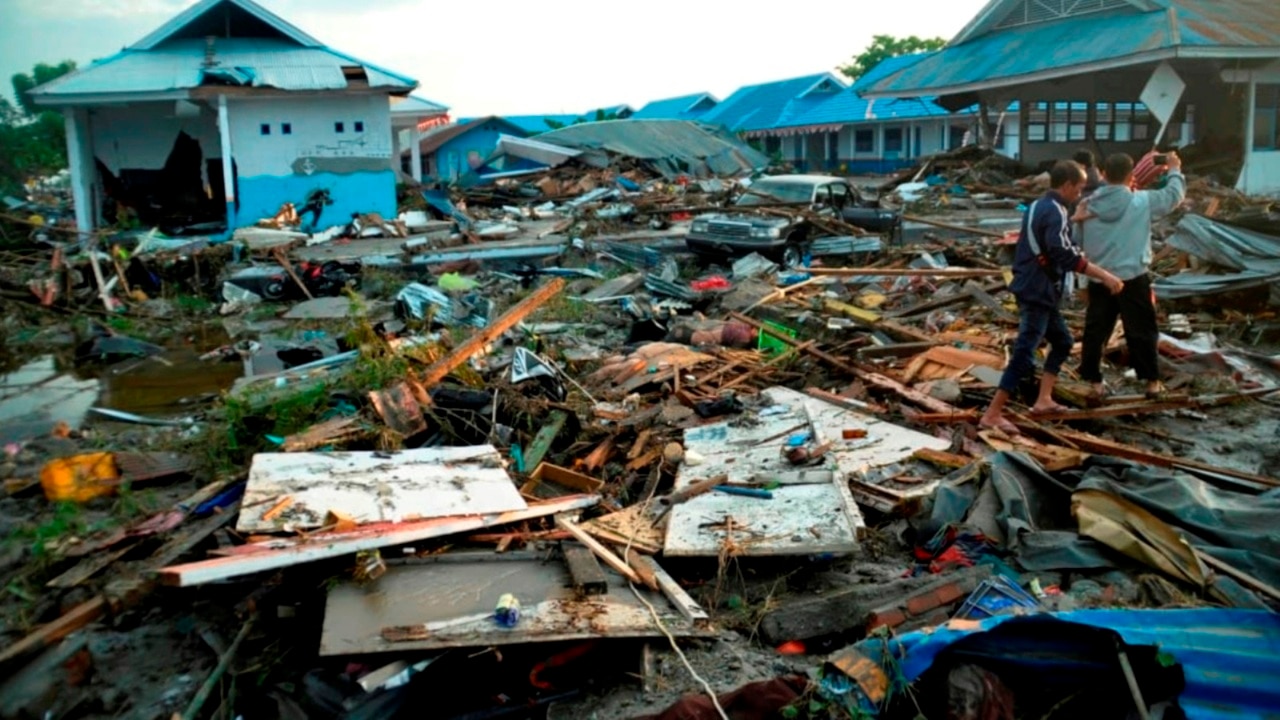 Death toll rises to 420 after earthquake triggers tsunami in Indonesia ...