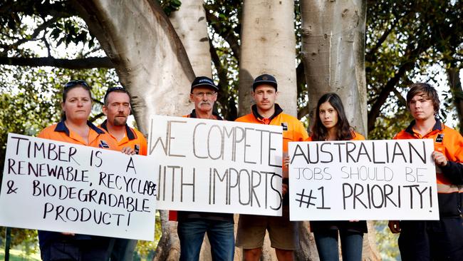 Protesting workers Kim Pettitt, Grant Missan, Doug McDonough, Daniel Stevens, Megan Parameshwaran and Anthony Brown. Picture: Chloe Smith.