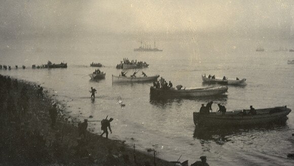 Troops of the 2nd Brigade landing at Anzac Beach, Gallipoli on the morning of 25 April 1915. The cruiser HMS Bacchante can be seen in the distance. Picture: Courtesy of the Australian War Memorial.