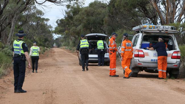 Police on Watchba Rd, Owen, in the search for Michael Purse’s body. Picture: NCA / NewsWire Emma Brasier