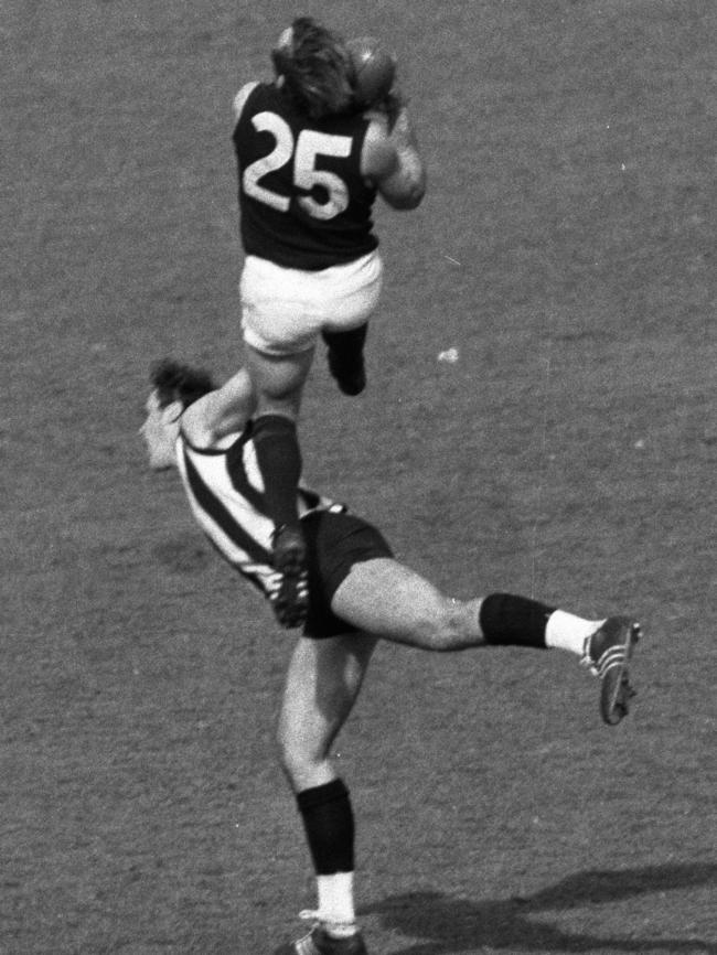 ‘Jezza’ took what might be footy’s most iconic speccy in the 1970 Grand Final. You beauty! Picture: Bruce Howard