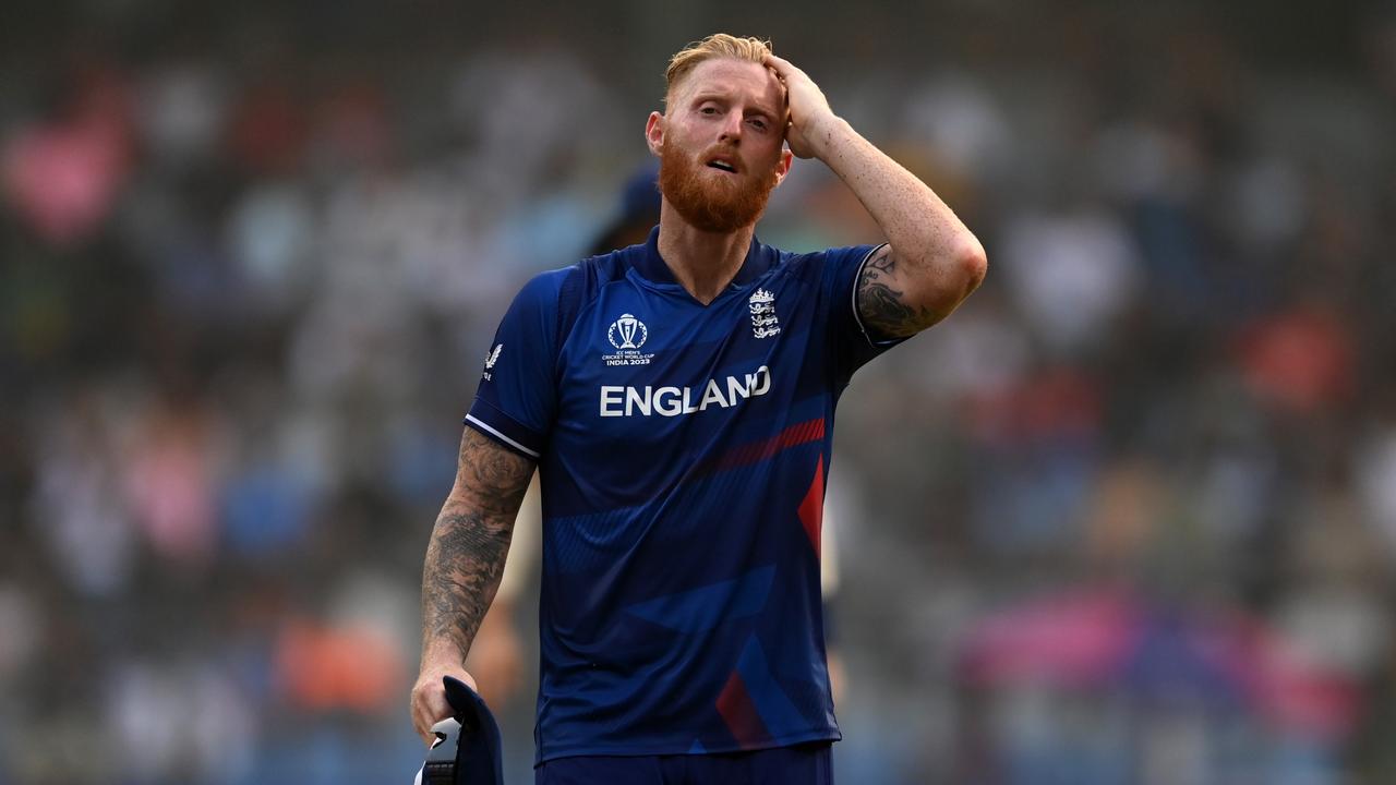 Ben Stokes réagit lors de la lourde défaite de l'Angleterre.  (Photo de Gareth Copley/Getty Images)