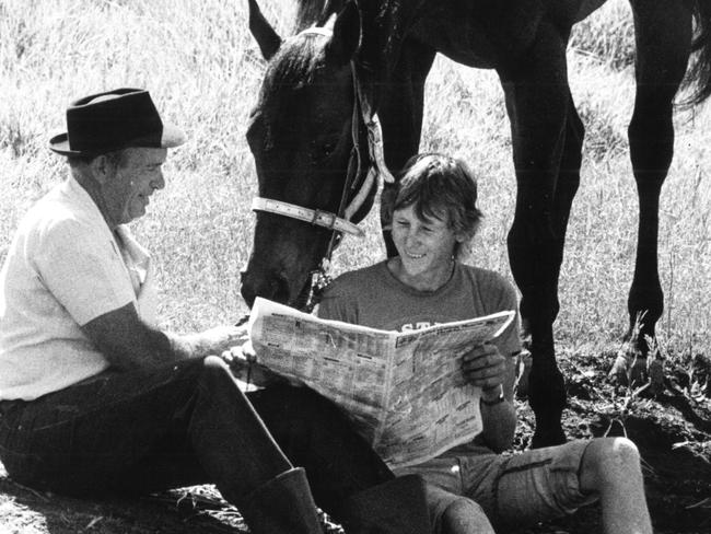 "Picnic in the park" with trainer Malcolm Raabe and jockey Chris Smith in Murgon. 13/11/1984