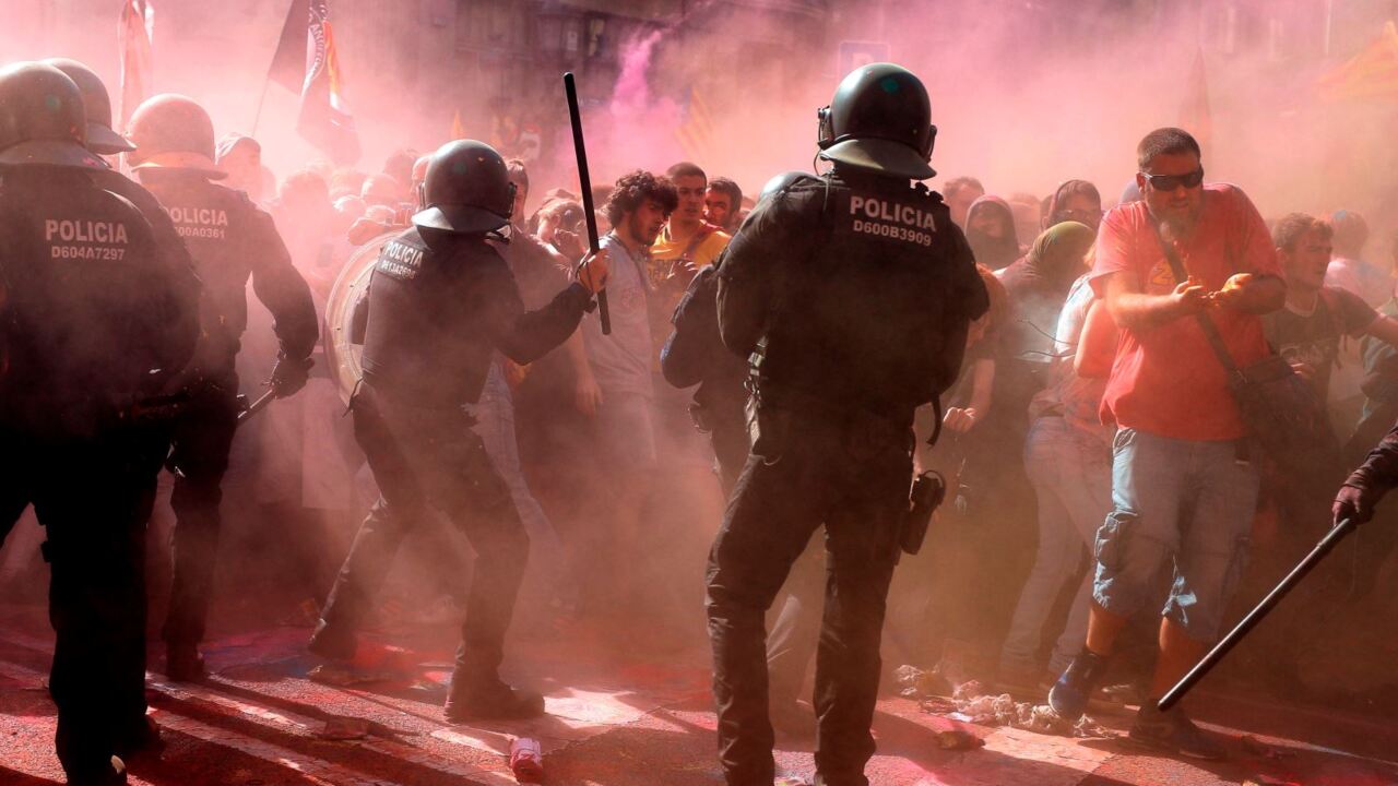 Riot police fire tear gas at protestors in Barcelona | Herald Sun