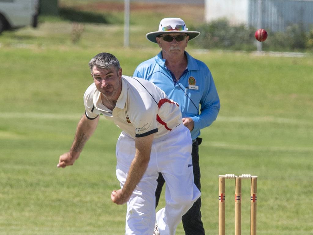 Simon Dennis bowls for Met Easts. A Grade cricket, Metropolitan Easts vs Western Districts. Saturday. 16th Jan 2021