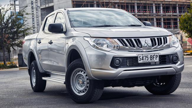 Mitsubishi Triton GLX.