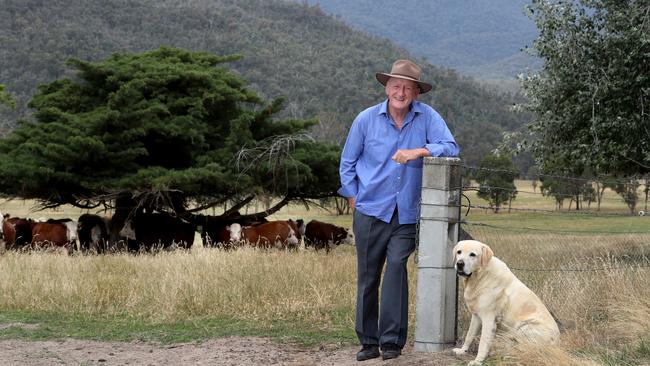 Tim Fischer with his dog Larry on his property in Mudgegonga, Victoria in 2017. Picture David Geraghty / The Australian.