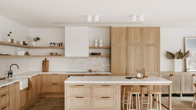 There’s a brightness on the edge of town in this stunning light-toned kitchen. You can never go wrong with American oak.