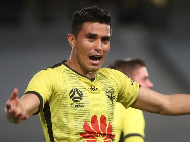AUCKLAND, NEW ZEALAND - DECEMBER 07: Ulises Alejandro Davila Plascencia of the Wellington Phoenix celebrates his goal during the round nine A-League match between the Wellington Phoenix and the Western Sydney Wanderers at Eden Park on December 07, 2019 in Auckland, New Zealand. (Photo by Phil Walter/Getty Images)